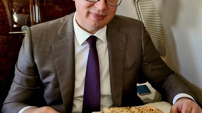 Aleksandar Vučić nakon posjete Sarajevu objavio fotografiju kako jede sarajevske ćevape-pogledajte šta je napisao