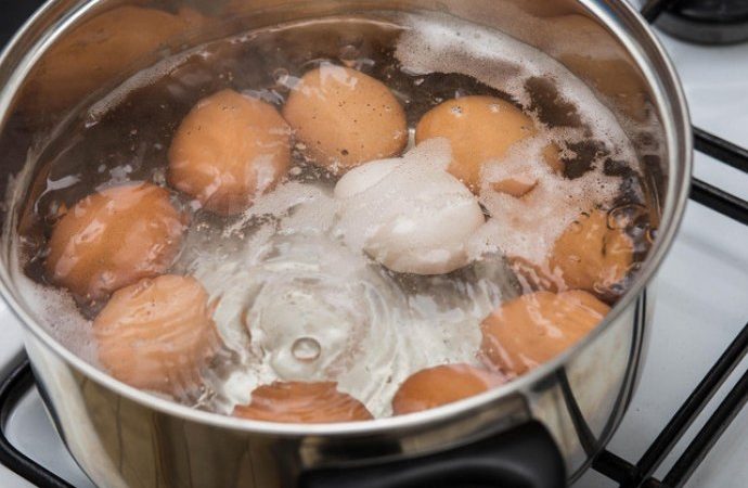 Pogledajte 6 trikova kako skuhati jaja a da vam ne puknu