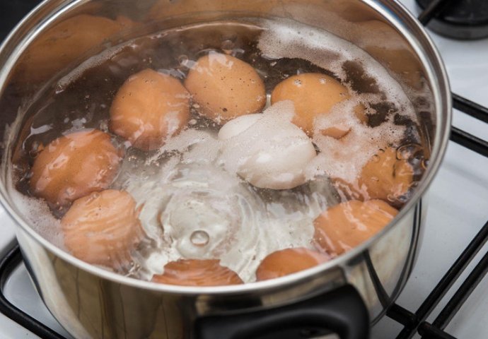 Pogledajte 6 trikova kako skuhati jaja a da vam ne puknu